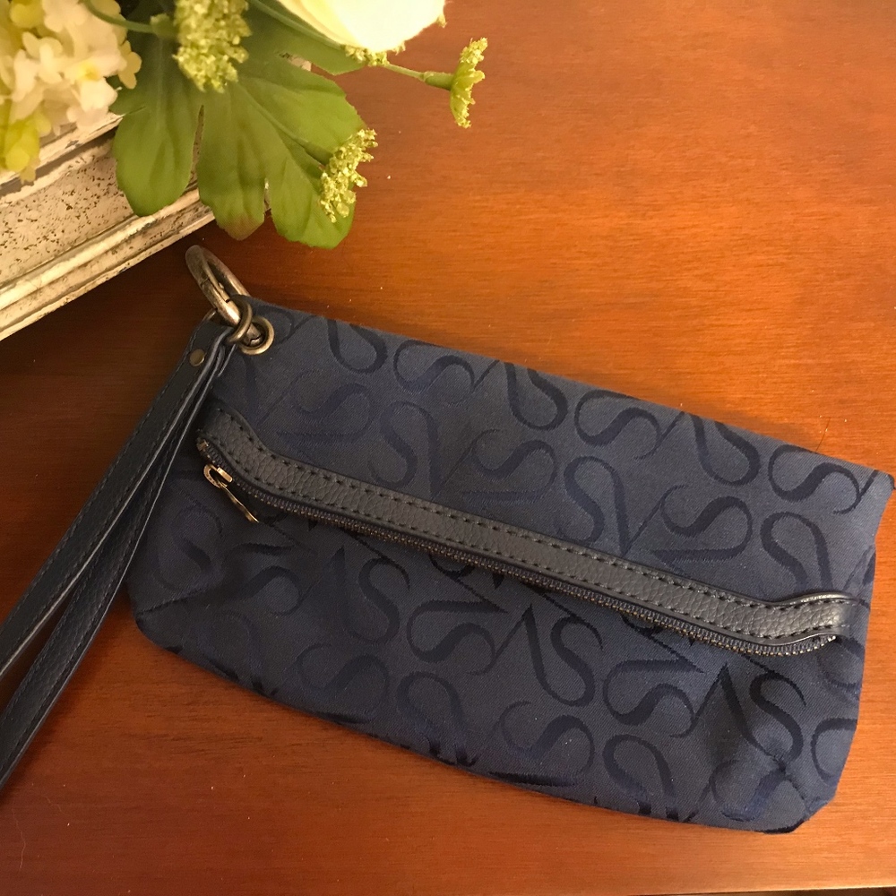 Simply Vera Wristlet